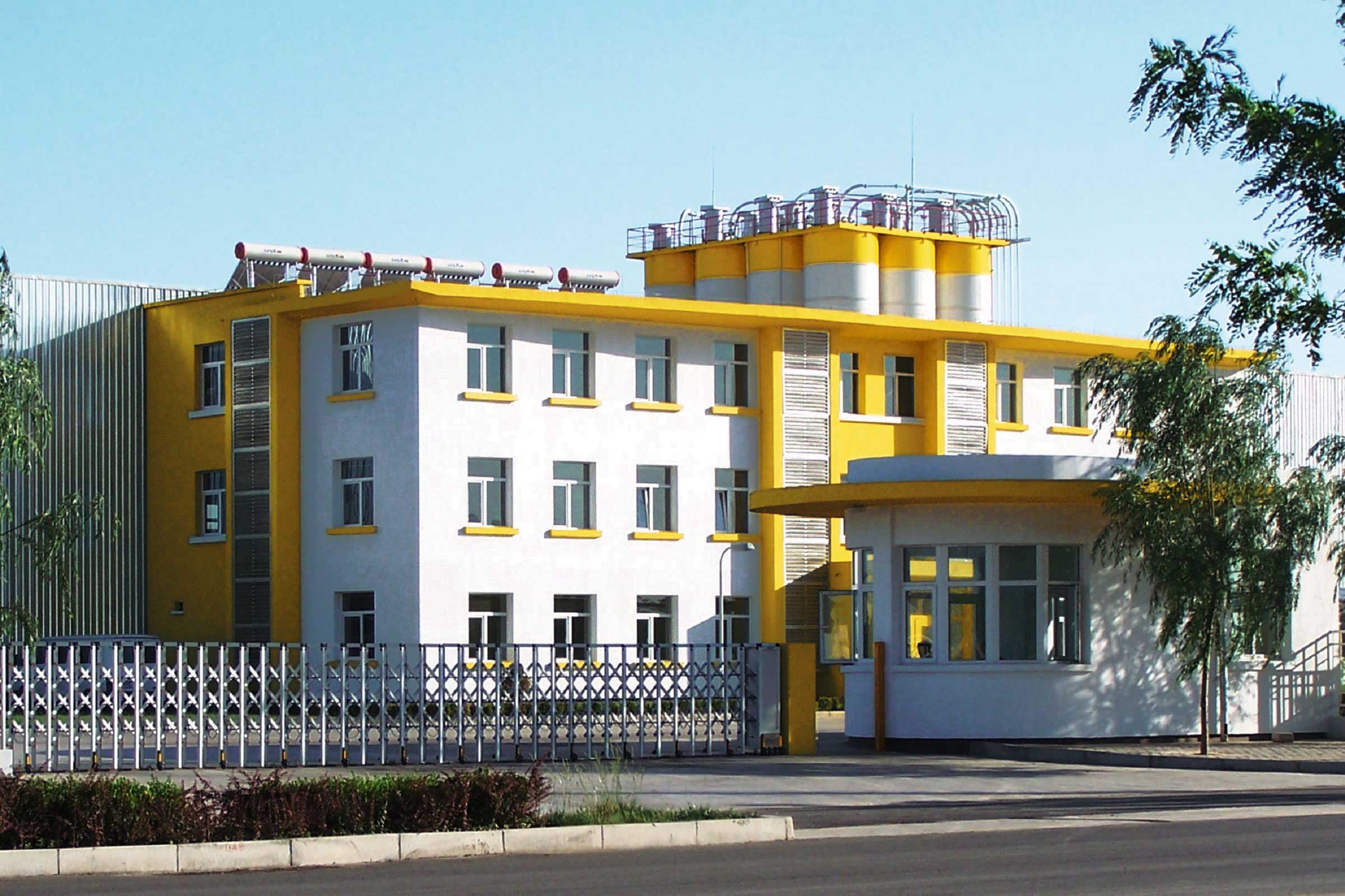 Exterior del edificio de producción y administración de Sto en Langfang, cerca de Pekín (China).