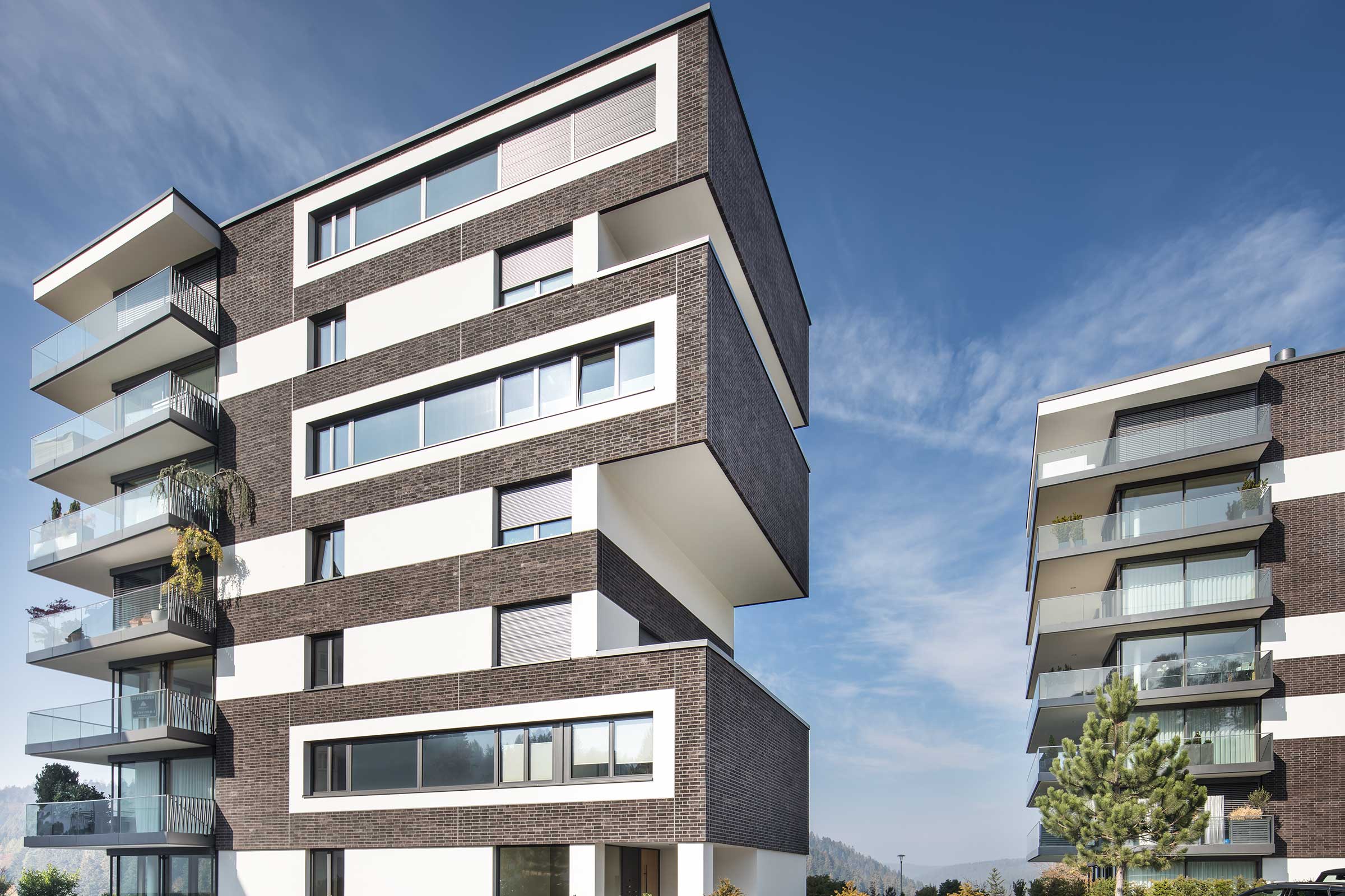 Fachada ETICS mineral, edifício residencial de grande altura, isolado com StoTherm Mineral