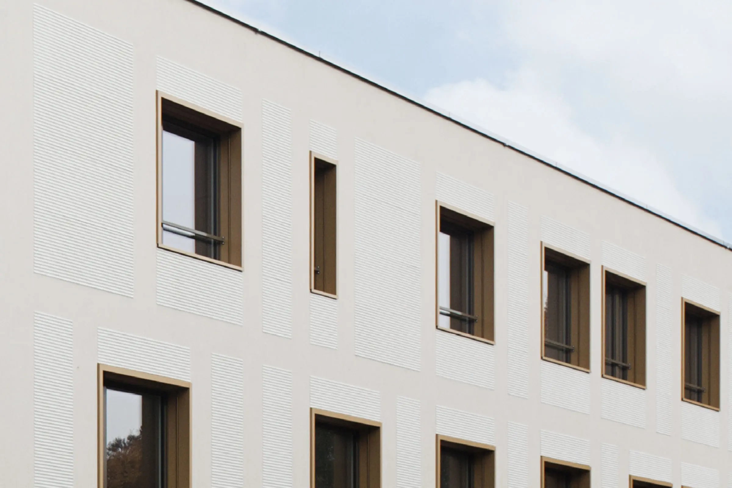 Exterior facade with StoSignature Linear 30 texture for horizontal lines around windows